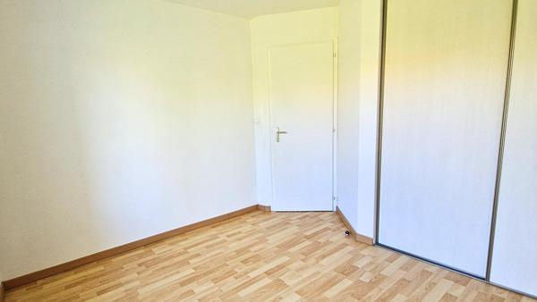 A proximité immédiate du centre-ville, au calme.