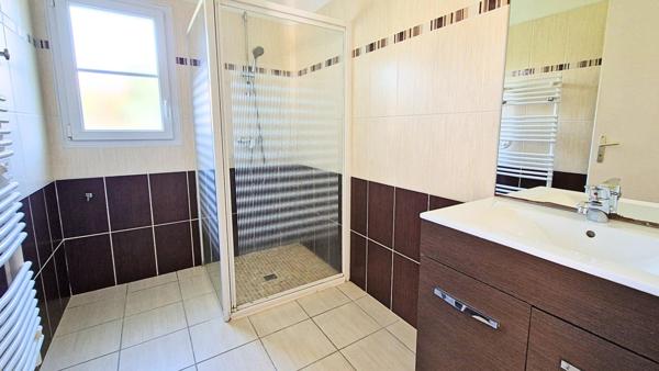 A proximité immédiate du centre-ville, au calme.