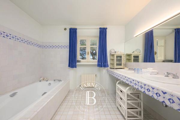 Mougins, Villa 11 Chambres -  600 m² à vendre