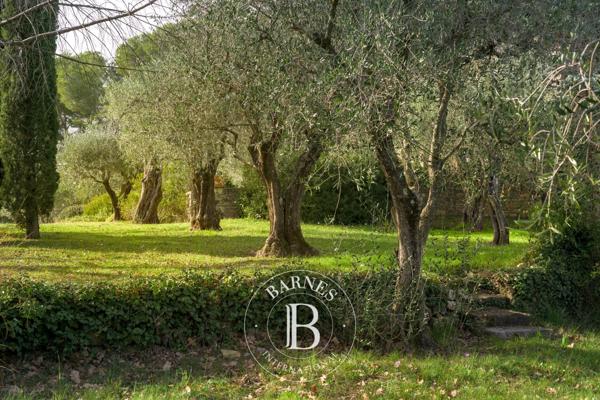 Mougins, Villa 11 Chambres -  600 m² à vendre