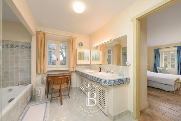 Mougins, Villa 11 Chambres -  600 m² à vendre