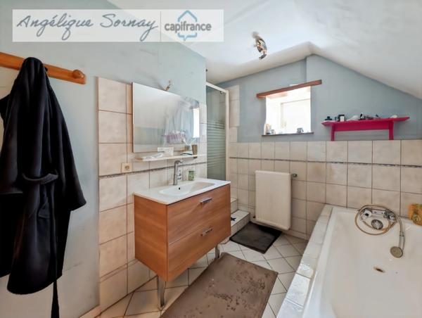 Maison de caractère en pierre – Baume-les-Messieurs (Jura)