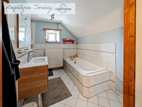 Maison de caractère en pierre – Baume-les-Messieurs (Jura)