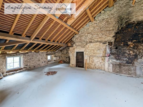 Maison de caractère en pierre – Baume-les-Messieurs (Jura)