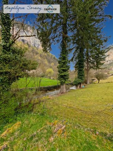Maison de caractère en pierre – Baume-les-Messieurs (Jura)