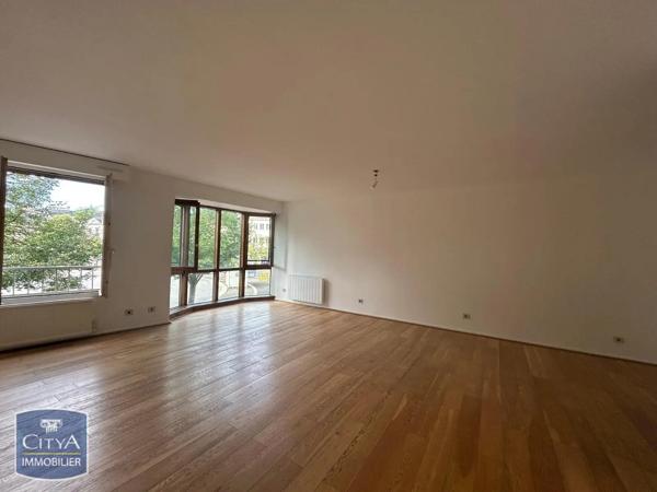 Appartement à louer 5 pièces 122.19m² Chartres (28000)
