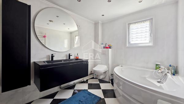Montreuil Maison 4 pièces 90 m2 avec terrasse, véranda, box et remise