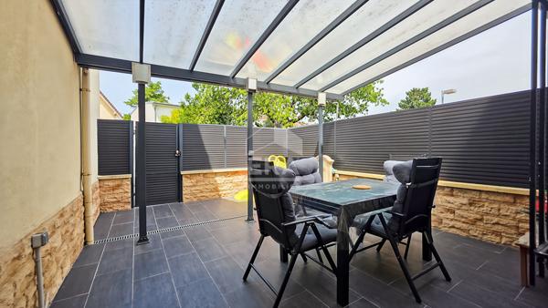 Montreuil Maison 4 pièces 90 m2 avec terrasse, véranda, box et remise