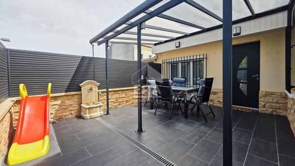 Montreuil Maison 4 pièces 90 m2 avec terrasse, véranda, box et remise