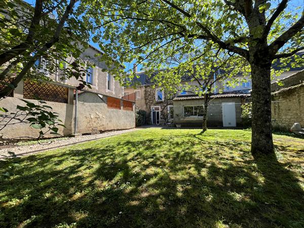 Maison familiale avec jardin et dépendances Poitiers Quartier Chilvert