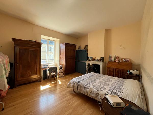 Maison familiale avec jardin et dépendances Poitiers Quartier Chilvert