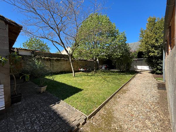 Maison familiale avec jardin et dépendances Poitiers Quartier Chilvert