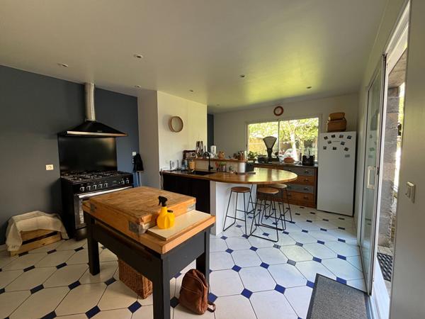 Maison familiale avec jardin et dépendances Poitiers Quartier Chilvert