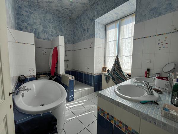 Maison familiale avec jardin et dépendances Poitiers Quartier Chilvert