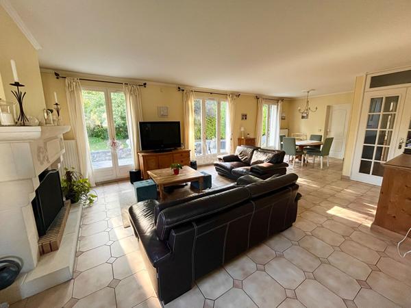 Maison Vaureal 8 pièce(s) 154 m2 €479 000 ** - Référence 2157