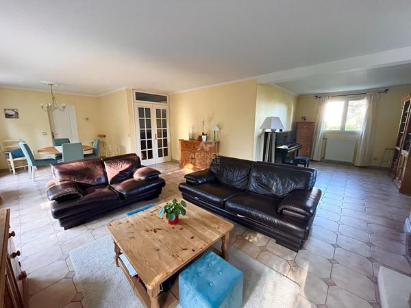 Maison Vaureal 8 pièce(s) 154 m2 €479 000 ** - Référence 2157