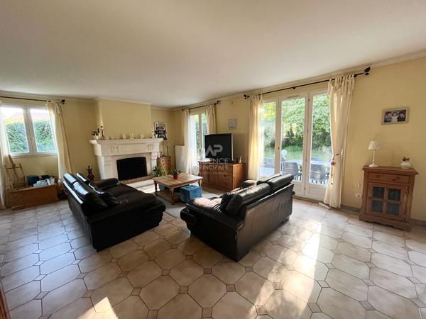 Maison Vaureal 8 pièce(s) 154 m2 €479 000 ** - Référence 2157