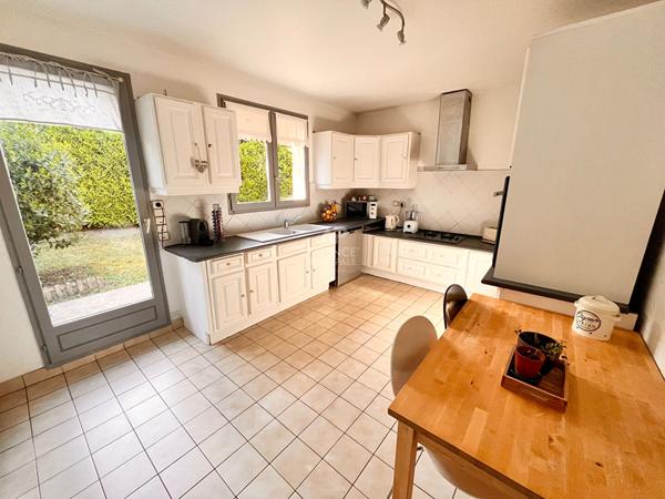 Maison Vaureal 8 pièce(s) 154 m2 €479 000 ** - Référence 2157