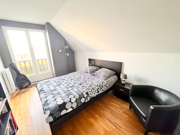 Maison Vaureal 8 pièce(s) 154 m2 €479 000 ** - Référence 2157