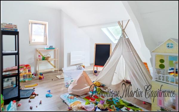 Maison à vendre 10 pièces (72)-218m²-P8- bord de Loir- cave- dépendances