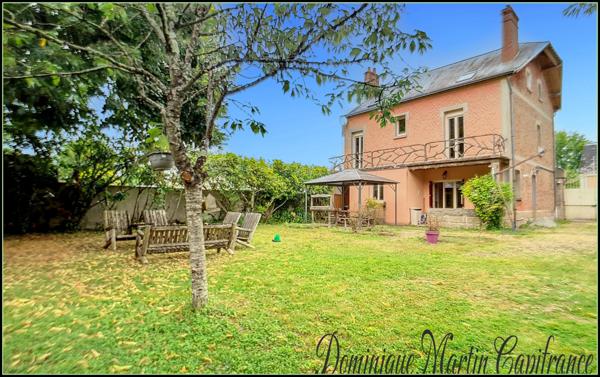 Maison à vendre 10 pièces (72)-218m²-P8- bord de Loir- cave- dépendances