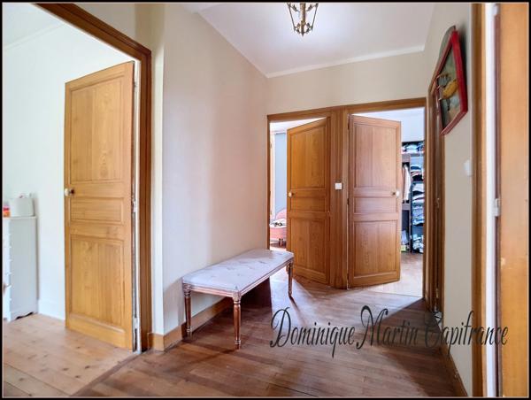 Maison à vendre 10 pièces (72)-218m²-P8- bord de Loir- cave- dépendances