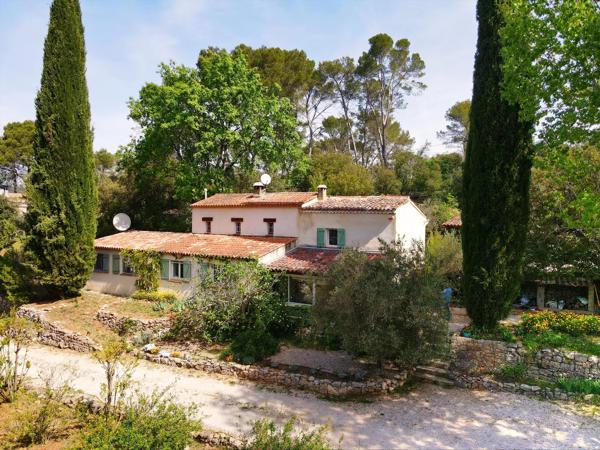 LORGUES – PROPRIÉTÉ DE CHARME AU CŒUR DE LA PROVENCE VERTE