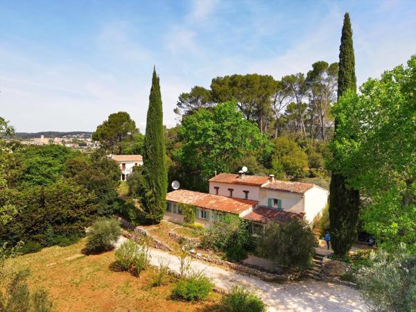 LORGUES – PROPRIÉTÉ DE CHARME AU CŒUR DE LA PROVENCE VERTE