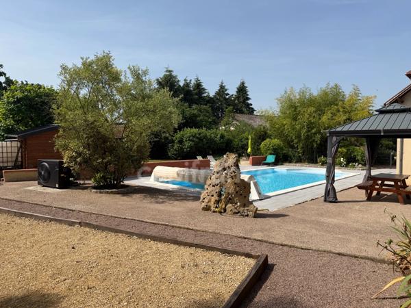 Maison à vendre CHAMPS SUR YONNE (89) Magnifique propriété de 272 m² 6 Chambres Piscine Terrain de 4800 m2
