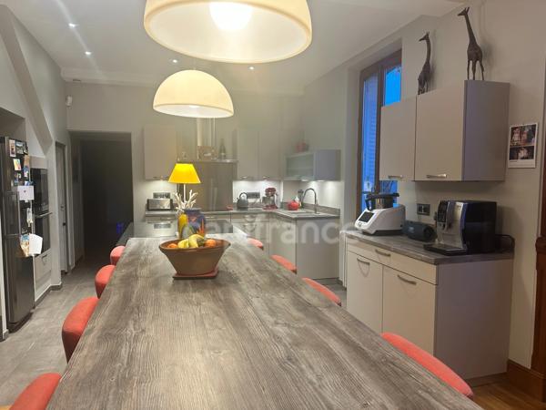 Maison à vendre CHAMPS SUR YONNE (89) Magnifique propriété de 272 m² 6 Chambres Piscine Terrain de 4800 m2