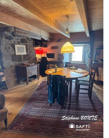 Ferme en pierres pleine de charme – grange, jardin