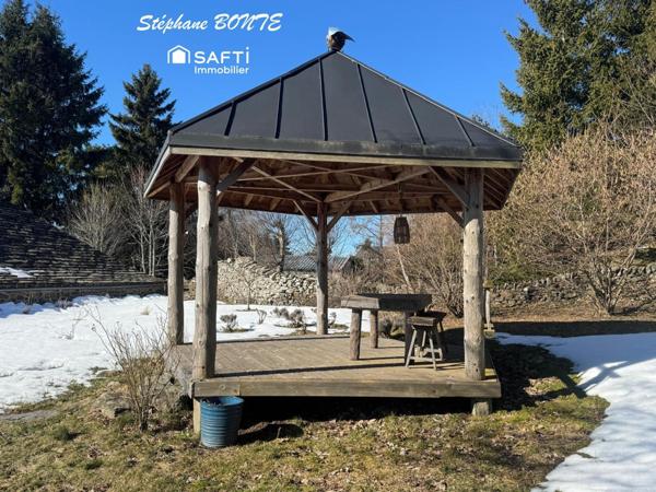 Ferme en pierres pleine de charme – grange, jardin