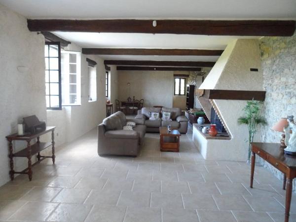 Mas authentique en pierre – 335 m² habitables – 1,7 ha – Vue imprenable sur les Cévennes