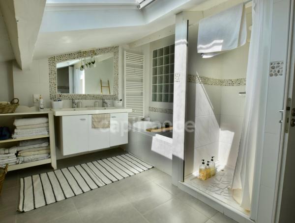 Maison à vendre 8 pièces ASCAIN (64) séparée en 2 appartements sur terrain de 8000m2