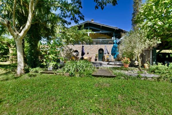 Maison à vendre 8 pièces ASCAIN (64) séparée en 2 appartements sur terrain de 8000m2