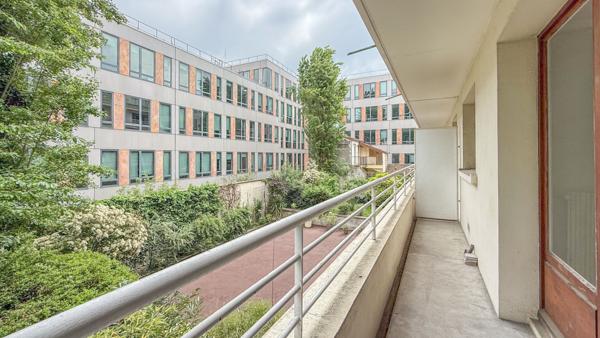 T1 de 34m² + balcon ? Calme sur cour ? Métro Robespierre