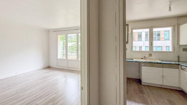 T1 de 34m² + balcon ? Calme sur cour ? Métro Robespierre