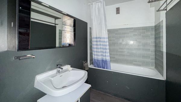 T1 de 34m² + balcon ? Calme sur cour ? Métro Robespierre