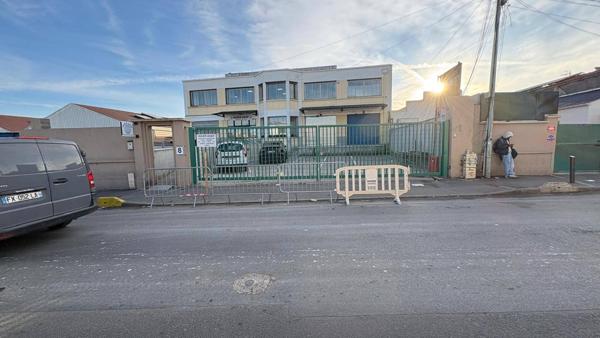 Location Entrepôt 300 m²