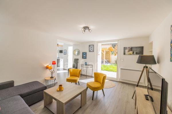 Dpt Charente Maritime (17), à vendre SAINT GEORGES DE DIDONNE appartement T4/T5 de plain pied - Jardin - Terrasse