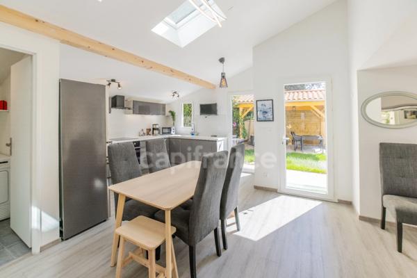 Dpt Charente Maritime (17), à vendre SAINT GEORGES DE DIDONNE appartement T4/T5 de plain pied - Jardin - Terrasse