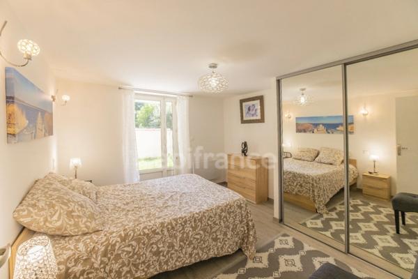 Dpt Charente Maritime (17), à vendre SAINT GEORGES DE DIDONNE appartement T4/T5 de plain pied - Jardin - Terrasse