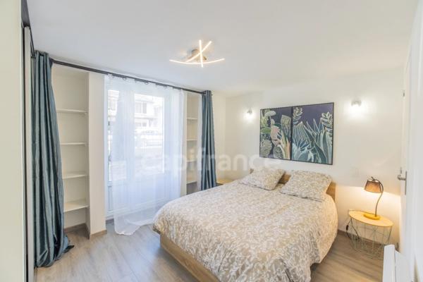 Dpt Charente Maritime (17), à vendre SAINT GEORGES DE DIDONNE appartement T4/T5 de plain pied - Jardin - Terrasse