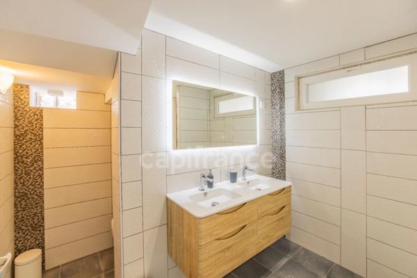 Dpt Charente Maritime (17), à vendre SAINT GEORGES DE DIDONNE appartement T4/T5 de plain pied - Jardin - Terrasse