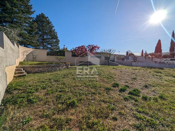 Terrain constructible Charleval 310 m²