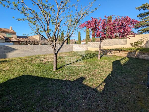 Terrain constructible Charleval 310 m²