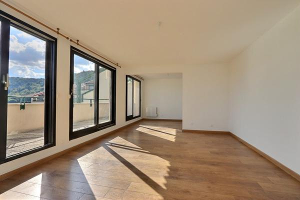 HAUTS DE CHAMALIERES -T4 DANS RESIDENCE AVEC PISCINE
