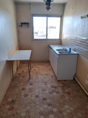 Bordeaux St Genes, T2 et parking