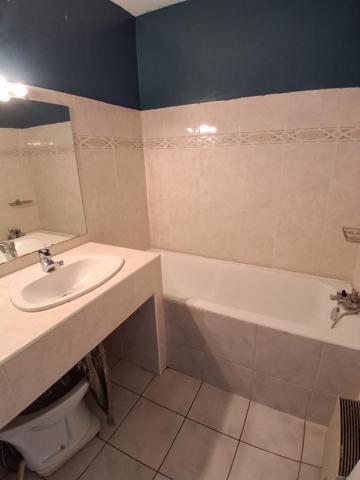 Bordeaux St Genes, T2 et parking