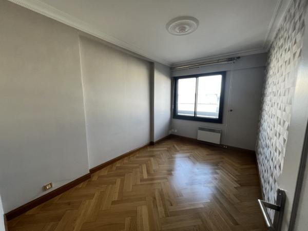 Appartement à louer 788 € CC Angoulême 4 p 96 m² DPE C